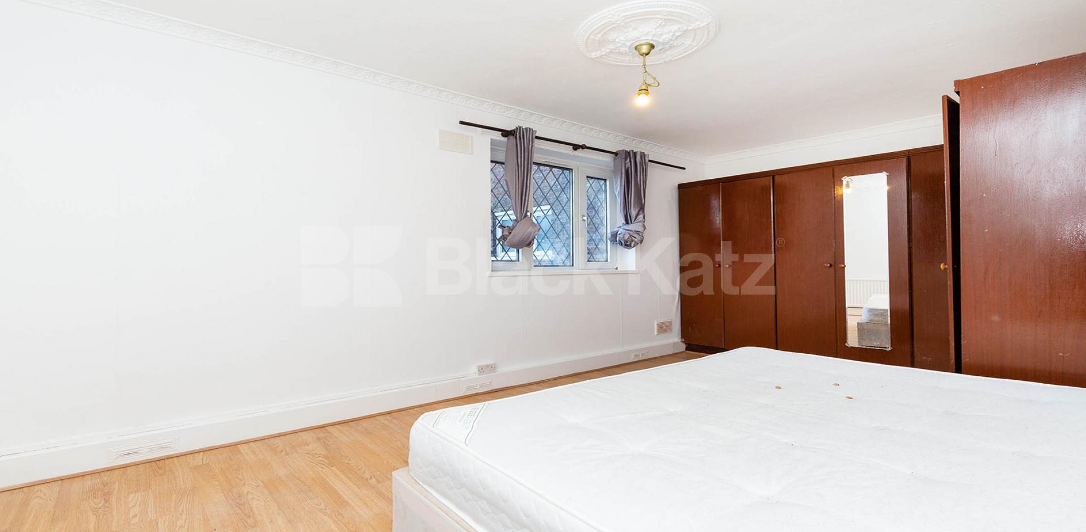 			PICTURES TO FOLLOW!, 3 Bedroom, 1 bath, 1 reception Flat			 Lindley Street, WHITECHAPEL E1